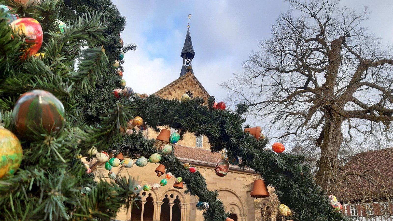 Im Klosterhof sollen in diesem Jahr die Ostereier der Bürger als Leihgaben an Kirschzweigen gezeigt werden. Foto: SSG Im Klosterhof sollen in diesem Jahr die Ostereier der Bürger als Leihgaben an Kirschzweigen gezeigt werden. Foto: SSG