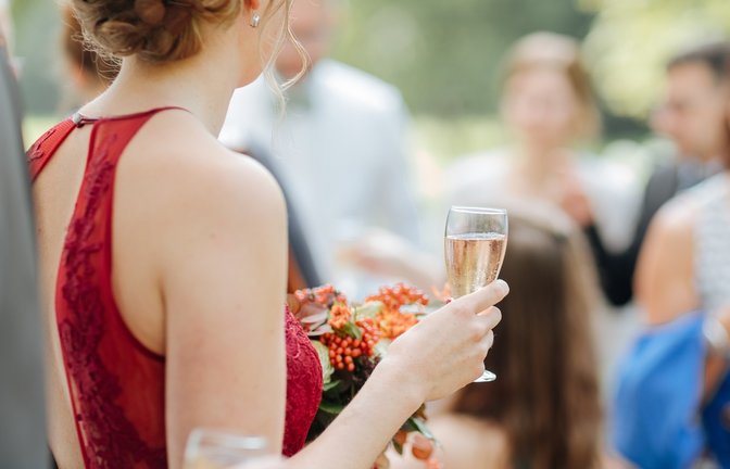 Welche Bedeutung hat ein rotes Kleid auf Hochzeiten?<span class='image-autor'>Foto: M Gl/Shutterstock</span>