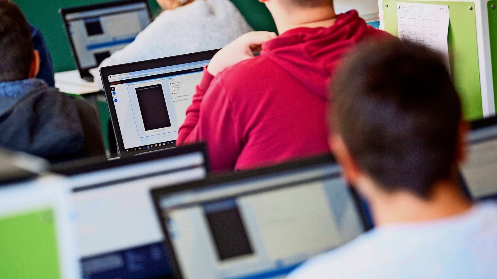 Bei der Nutzung von Informations- und Kommunikationstechnologien im Schulunterricht besteht in Baden-Württemberg Handlungsbedarf.Foto: dpa/Marijan Murat Bei der Nutzung von Informations- und Kommunikationstechnologien im Schulunterricht besteht in Baden-Württemberg Handlungsbedarf.Foto: dpa/Marijan Murat
