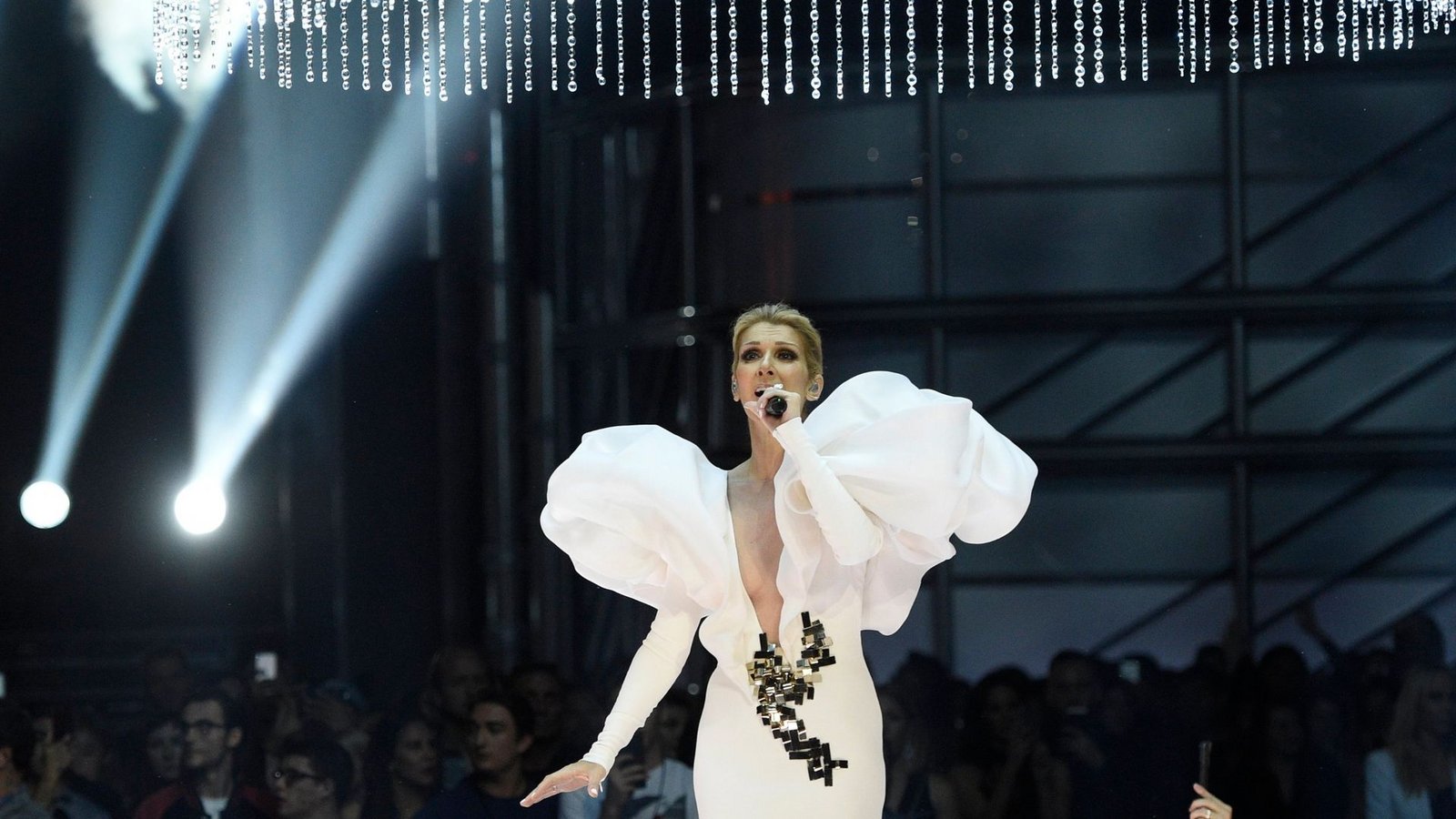 Céline Dion muss ihre für dieses Jahr geplante Tour durch Europa ins nächste Jahr verlegen.Foto: Chris Pizzello/Invision/AP/dpa