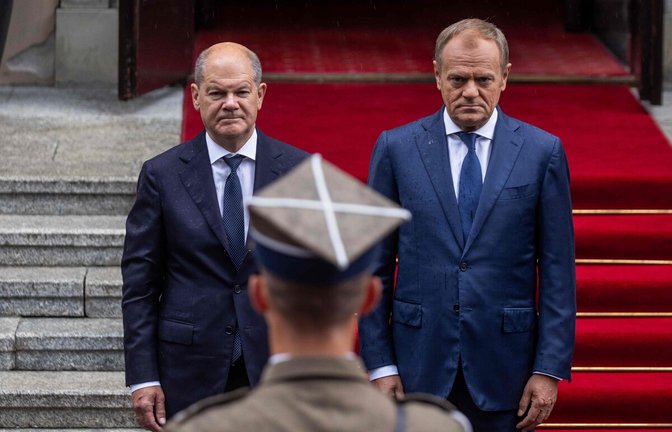 Gemeinsam auf dem roten Teppich: Olaf Scholz und Donald Tusk.<span class='image-autor'>Foto: AFP/WOJTEK RADWANSKI</span>
