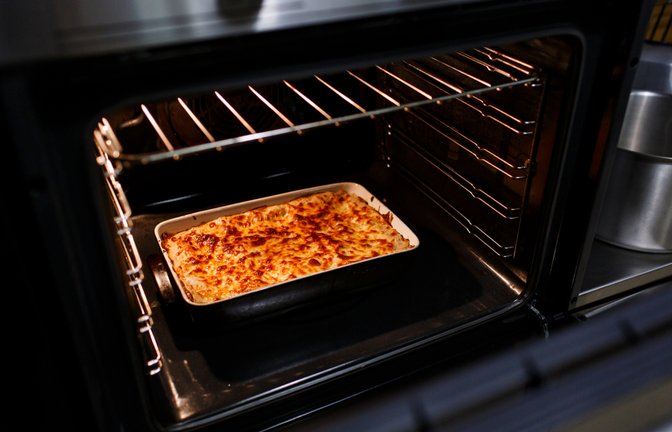 Zwischen 35 und 40 Minuten braucht die Lasagne.<span class='image-autor'>Foto: JKorotchenkova / shutterstock.com</span>