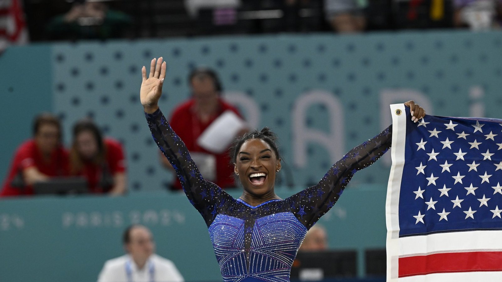 Simone Biles nach ihrem Sieg beim Mehrkampf-Finale bei den Olympischen Spielen 2024 in Paris.Foto: A.RICARDO
