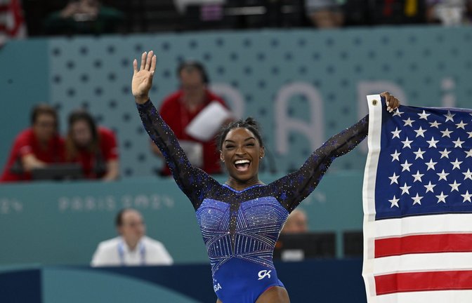 Simone Biles nach ihrem Sieg beim Mehrkampf-Finale bei den Olympischen Spielen 2024 in Paris.<span class='image-autor'>Foto: A.RICARDO</span>