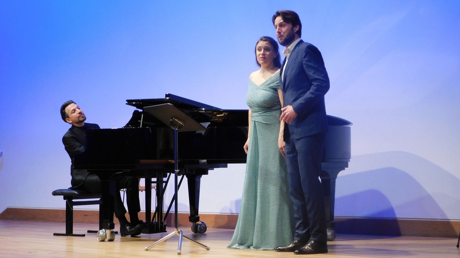 Cornelius Meister, Esther Dierkes und Björn Bürger (v. li.) arbeiten Clara und Robert Schumanns Lieder differenziert aus.Foto: IHWA