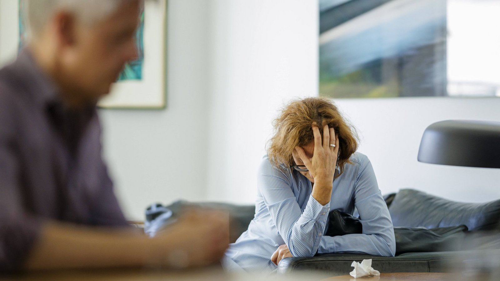 Trennungen nehmen beide Geschlechter gleichermaßen mit – Männer tun sich aber oft schwerer, Hilfe anzunehmen.Foto: imago//Thomas Trutschel (Symbolbild) Trennungen nehmen beide Geschlechter gleichermaßen mit – Männer tun sich aber oft schwerer, Hilfe anzunehmen.Foto: imago//Thomas Trutschel (Symbolbild)