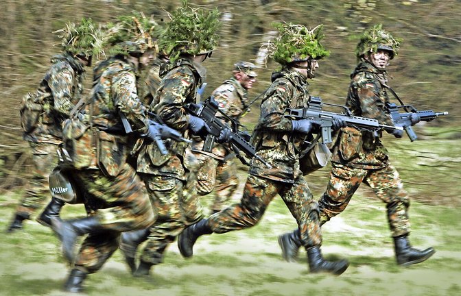 Ein erster Schritt könnte sein, zunächst einen Wehrdienst einzuführen.<span class='image-autor'>Foto: dpa/Frank May</span>