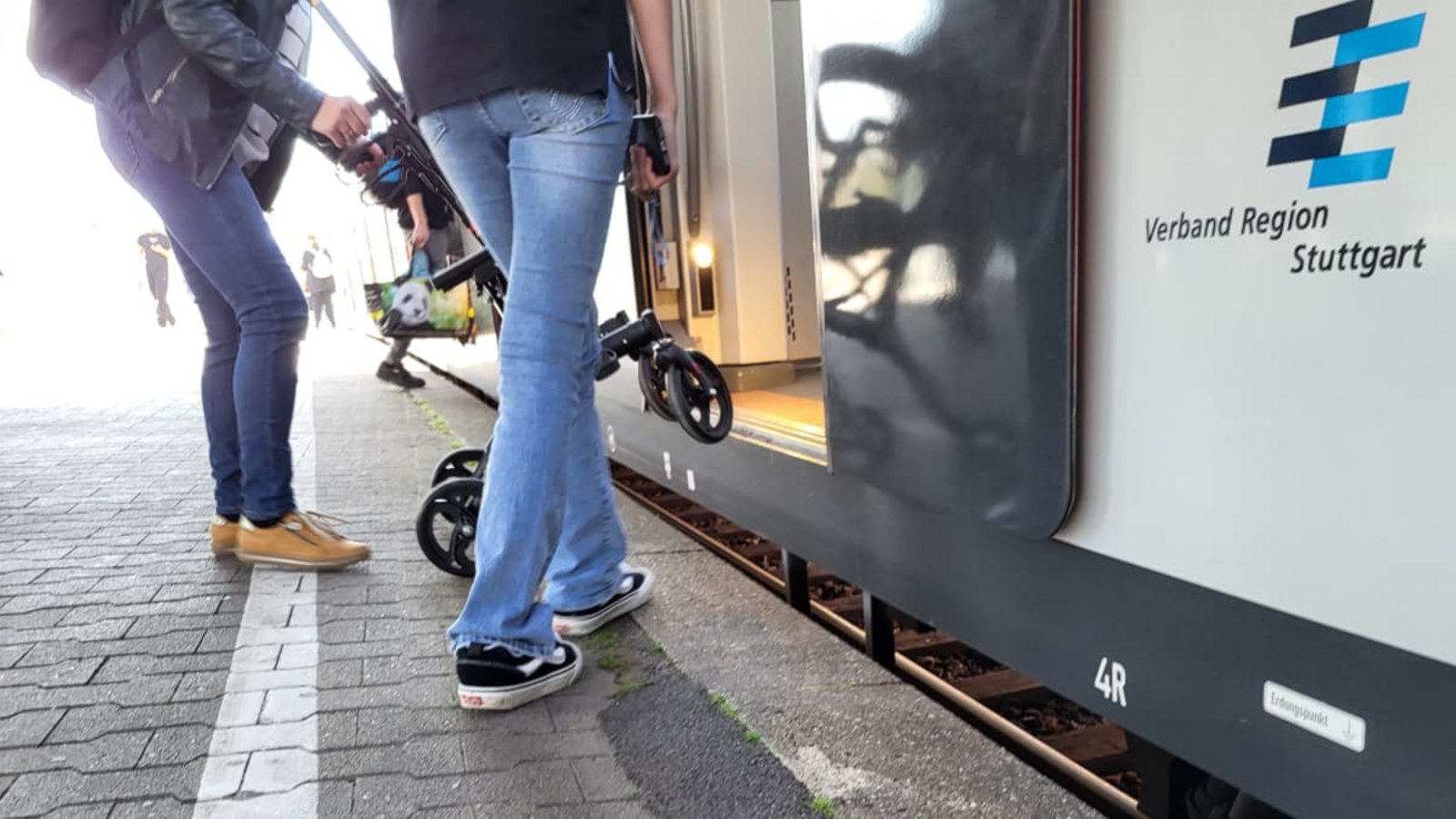 Der Einstieg in die S-Bahn ist an so mancher Station im Kreis Esslingen beschwerlich.Elke Hauptmann Der Einstieg in die S-Bahn ist an so mancher Station im Kreis Esslingen beschwerlich.Elke Hauptmann