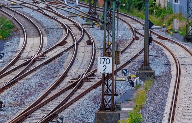 Die Sperrung der Strecke Hamburg-Berlin dauerte nicht wie versprochen fünf Monate, sondern zehneinhalb. Leidtragende waren vor allem Pendler.<span class='image-autor'>Jens Büttner/dpa</span>