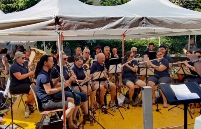 Hier spielt die Musik: Der Musikverein Illingen spielt beim Sommerfest.  <span class='image-autor'>Foto: p</span>