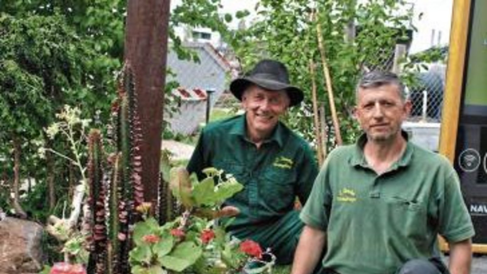 Tillmann Strecker und sein Mitarbeiter Selam Redzepi räumen in Heibronn ab.  Foto: p