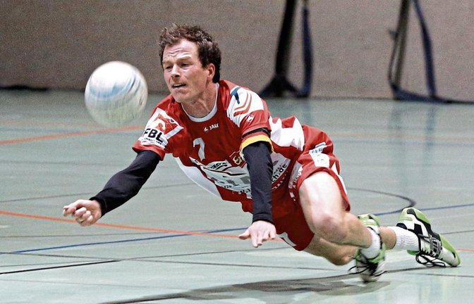Zuspieler Marco Lochmahr sieht in Schweinfurt eine schwierige Aufgabe auf sich zukommen. Nicht nur die Angriffe des TVV werden geblockt, auch die Abwehr hat große Probleme. Foto: Küppers