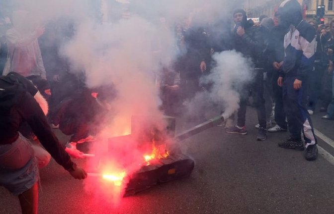 Kommt es am 31. Oktober auch in deutschen Städten zu Gewaltszenen wie in Frankreich und Italien (hier im Bild Mailand)?<span class='image-autor'>Costantino Sergi/IPA via ZUMA Press/dpa</span>