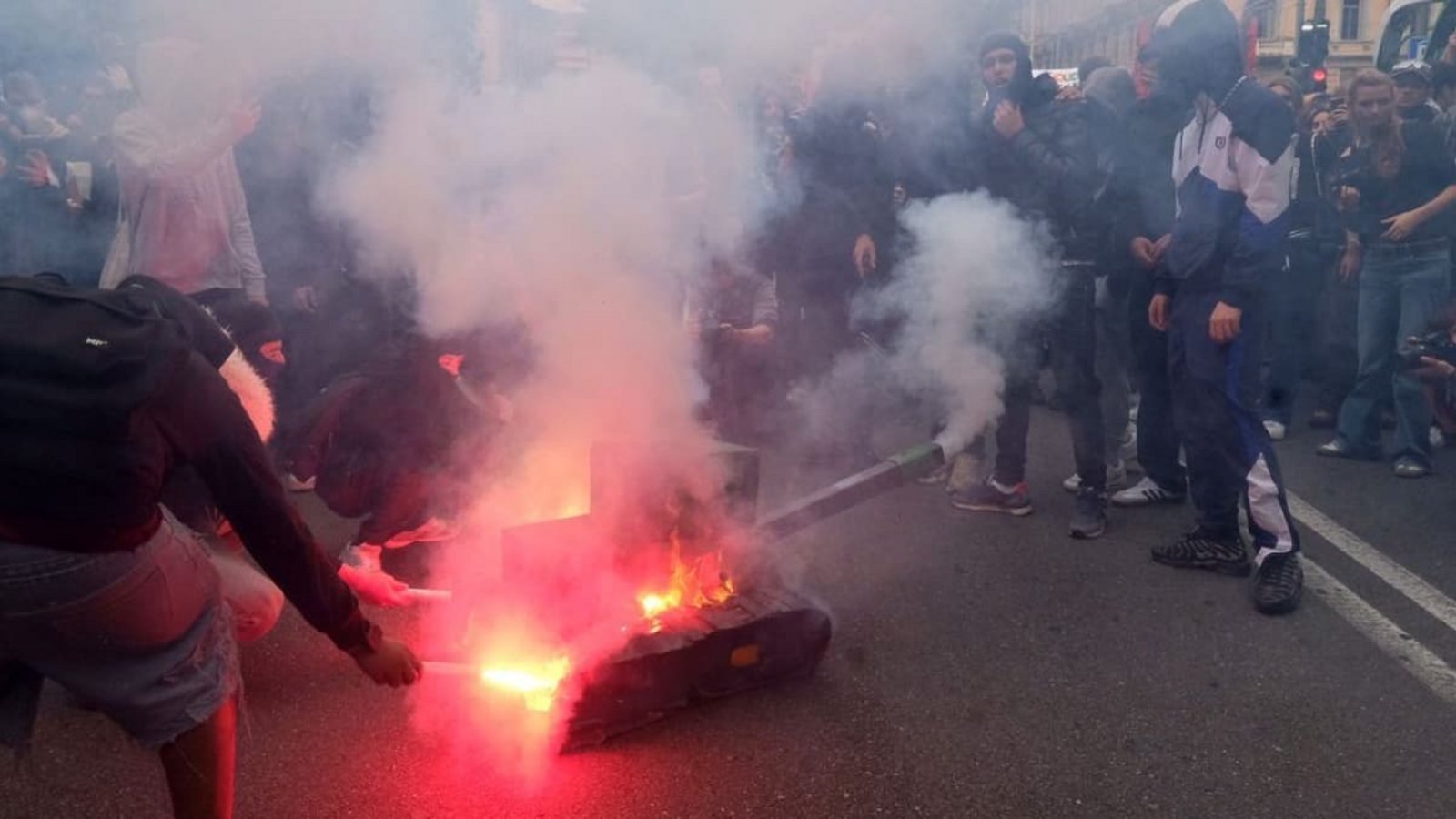 Kommt es am 31. Oktober auch in deutschen Städten zu Gewaltszenen wie in Frankreich und Italien (hier im Bild Mailand)?Costantino Sergi/IPA via ZUMA Press/dpa