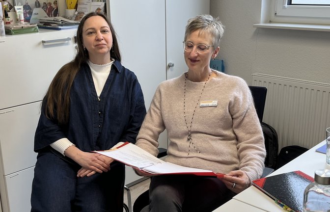 In der Pflege sei die Unterstützung durch ehrenamtliche Hospizdienste sehr gefragt, sagen Julia Mattick (links) und Christine Burkhardt.  <span class='image-autor'>Foto: Glemser</span>