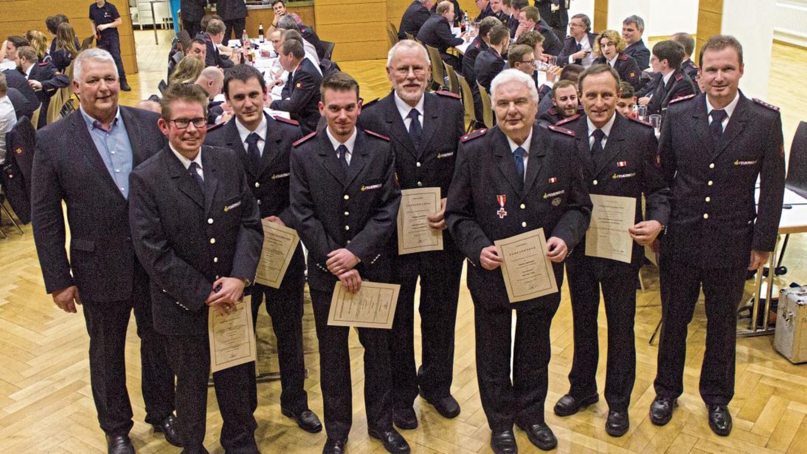 Bei der Freiwilligen Feuerwehr in Eberdingen standen Beförderungen und Ehrungen auf dem Programm.  Fotos: Friedrich