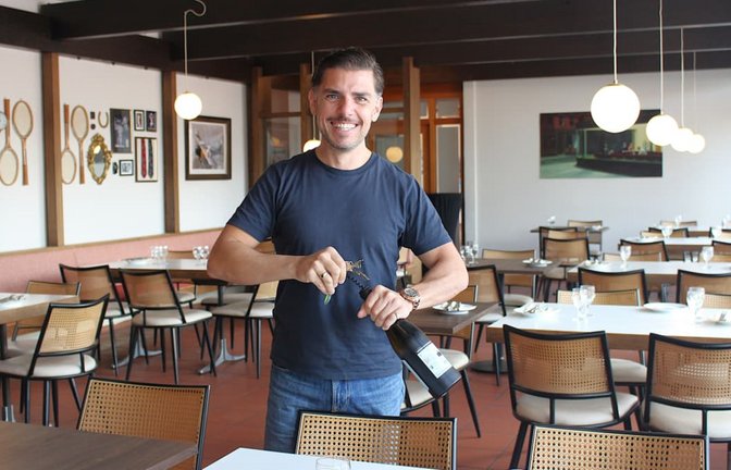 Der Wirt Flavio Meli wird noch vor Weihnachten die Pforten des Vereinslokals des Tennis Clubs Waldau schließen.<span class='image-autor'>Caroline Holowiecki</span>