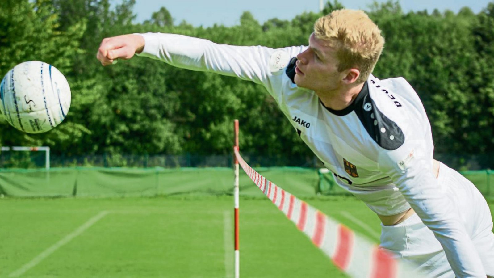 Er ist derzeit der Dominator im Weltfaustball: Patrick Thomas, Hauptangreifer des Deutschen Meisters TSV Pfungstadt und der deutschen Nationalmannschaft Foto: DFBL Er ist derzeit der Dominator im Weltfaustball: Patrick Thomas, Hauptangreifer des Deutschen Meisters TSV Pfungstadt und der deutschen Nationalmannschaft Foto: DFBL