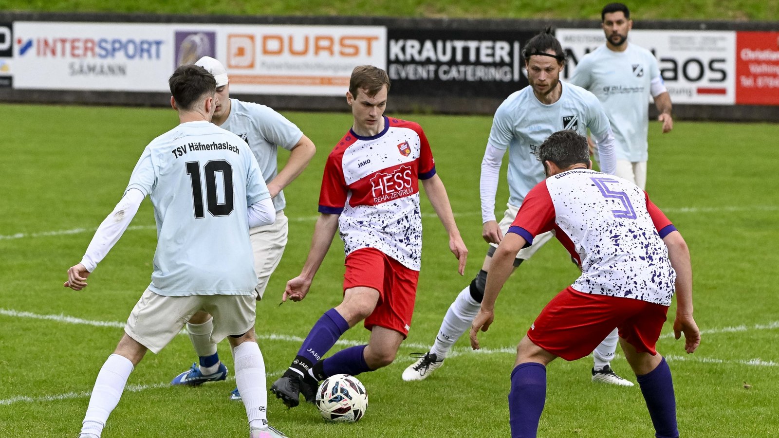 Julian Gayer (Mitte) gastiert mit der SGM Nussdorf/Roßwag II bei Besigheim II. Foto: Leitner Julian Gayer (Mitte) gastiert mit der SGM Nussdorf/Roßwag II bei Besigheim II. Foto: Leitner