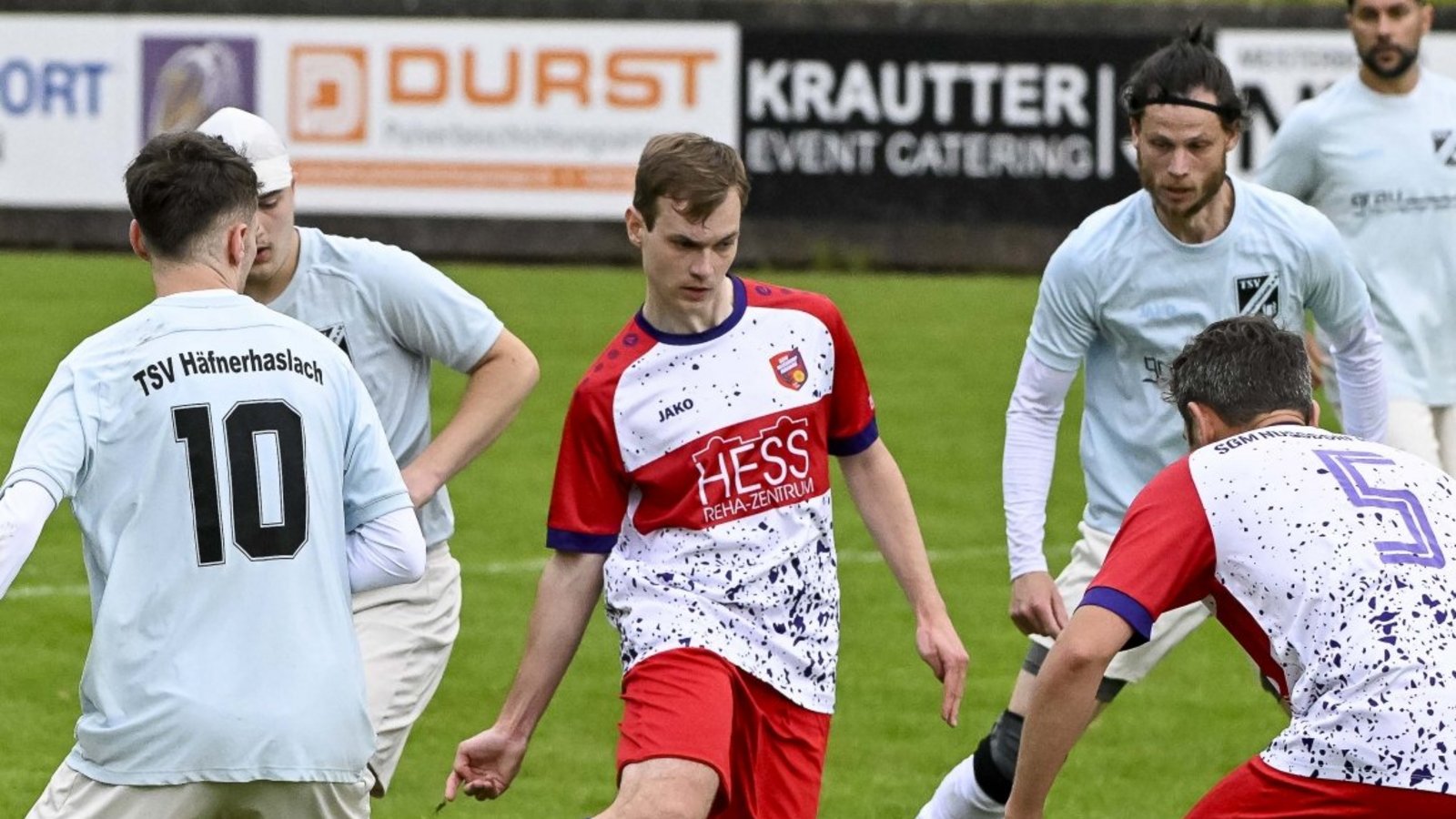 Julian Gayer (Mitte) gastiert mit der SGM Nussdorf/Roßwag II bei Besigheim II. Foto: Leitner