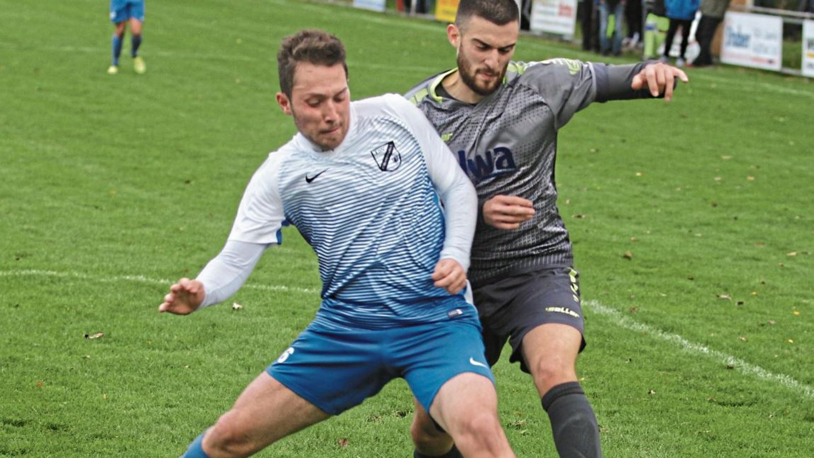 Dass sich Riccardo Solombrino (links) hat in seinen beiden Jahren beim TSV Häfnerhaslach zu einem Stammspieler in der Kreisliga A entwickelt hat, hat er eigenen Angaben zufolge vor allem seinem Vater und Trainer Marcello zu verdanken. Foto: Nachreiner Dass sich Riccardo Solombrino (links) hat in seinen beiden Jahren beim TSV Häfnerhaslach zu einem Stammspieler in der Kreisliga A entwickelt hat, hat er eigenen Angaben zufolge vor allem seinem Vater und Trainer Marcello zu verdanken. Foto: Nachreiner