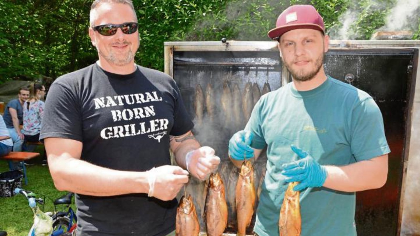 Die Vereinsmitglieder hielten für die Besucher allerlei Leckerbissen bereit. Foto: p Die Vereinsmitglieder hielten für die Besucher allerlei Leckerbissen bereit. Foto: p