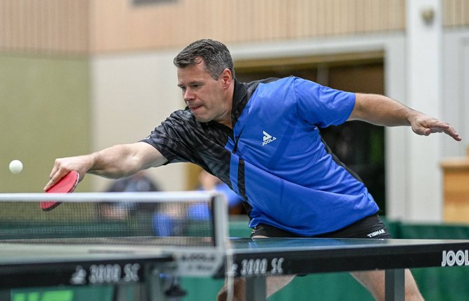Ordentlich strecken muss sich Josef Oleksik vom TSV Kleinglattbach. <span class='image-autor'>Foto: Leitner</span>