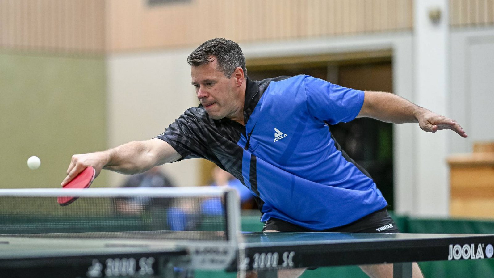 Ordentlich strecken muss sich Josef Oleksik vom TSV Kleinglattbach. Foto: Leitner Ordentlich strecken muss sich Josef Oleksik vom TSV Kleinglattbach. Foto: Leitner