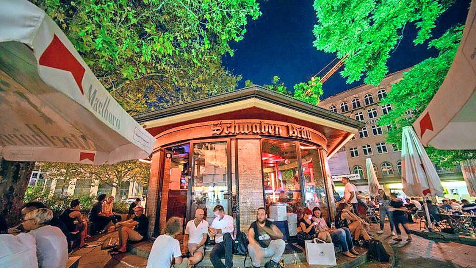 Der Palast der Republik, ein früheres Klohäuschen, zählt zu den kuriosesten Gastro-Einrichtungen in der Stadt. Der Palast der Republik, ein früheres Klohäuschen, zählt zu den kuriosesten Gastro-Einrichtungen der Stadt.Foto: Achim Mende//Stuttgart Marketing/Achim Mende Der Palast der Republik, ein früheres Klohäuschen, zählt zu den kuriosesten Gastro-Einrichtungen in der Stadt. Der Palast der Republik, ein früheres Klohäuschen, zählt zu den kuriosesten Gastro-Einrichtungen der Stadt.Foto: Achim Mende//Stuttgart Marketing/Achim Mende
