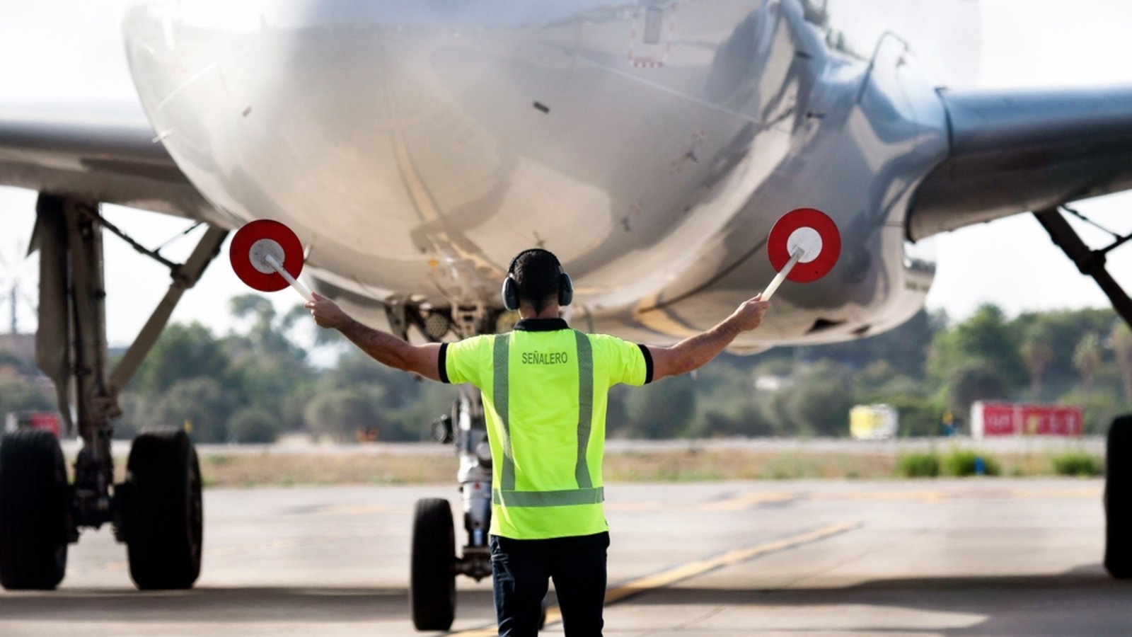 Kurz vor der Hochsaison wächst am Flughafen Palma die Unsicherheit: Ein Streik könnte für Einschränkungen sorgen, die nicht nur einzelne Reisende betreffen. Wer besonders aufpassen sollte und warum auch andere Fluggäste mehr Zeit einplanen könnten.Foto: Joan Llado / Shutterstock.com Kurz vor der Hochsaison wächst am Flughafen Palma die Unsicherheit: Ein Streik könnte für Einschränkungen sorgen, die nicht nur einzelne Reisende betreffen. Wer besonders aufpassen sollte und warum auch andere Fluggäste mehr Zeit einplanen könnten.Foto: Joan Llado / Shutterstock.com