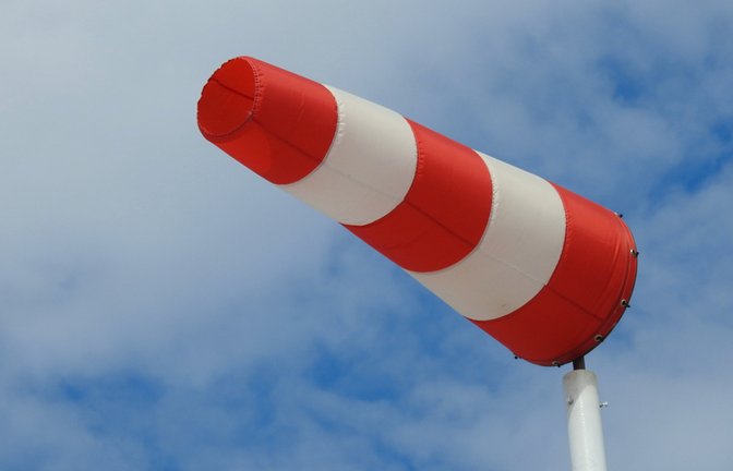 Der Deutsche Wetterdienst warnt vor starken Stürmen, einem Temperatursturz und wechselhaftem Wetter. Lesen Sie, welche Regionen besonders betroffen sind.<span class='image-autor'>Foto: OTGO Photo / shutterstock.com</span>