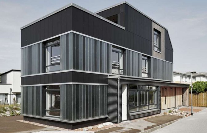 Ein Haus, komplett entworfen aus bestehendem Material. Es steht in Hannover und hat viele Auszeichnungen erhalten. Nachahmer? Sucht man.<span class='image-autor'>Foto: Olaf Mahlstedt/Cityförster</span>