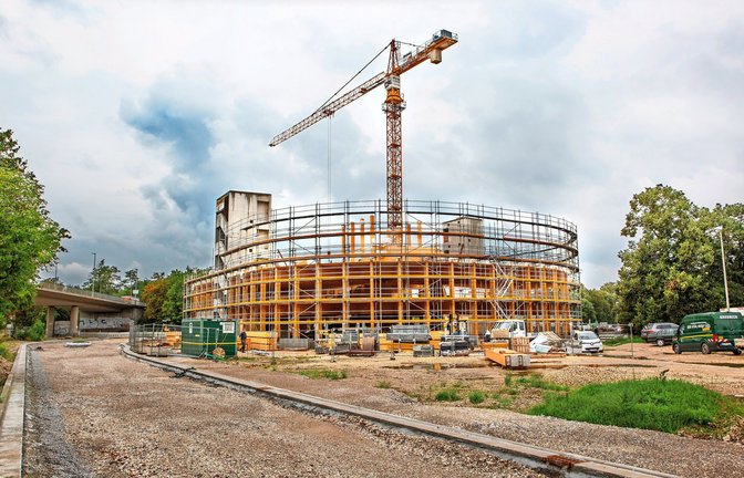 Das Holzparkhaus am Wendlinger Bahnhof im Kreis Esslingen wächst rasch in die Höhe.<span class='image-autor'>Foto: Ines Rudel/Ines Rudel</span>
