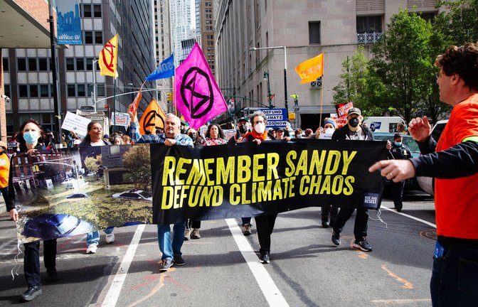 Immer wieder gibt es Proteste gegen die Klimapolitik der Stadt – wie hier im Oktober 2021.<span class='image-autor'>Foto: imago//Karla Cot</span>