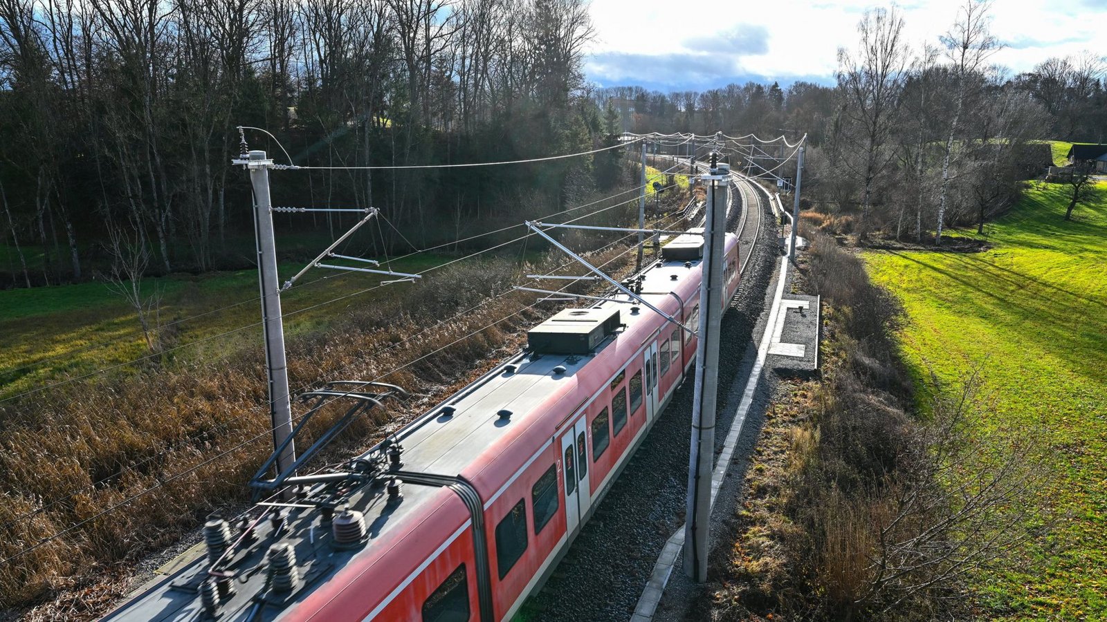Die Südbahn zwischen Ulm und Friedrichshafen ist ein elektrisches Vorzeigeprojekt.Foto: dpa/Felix Kästle Die Südbahn zwischen Ulm und Friedrichshafen ist ein elektrisches Vorzeigeprojekt.Foto: dpa/Felix Kästle