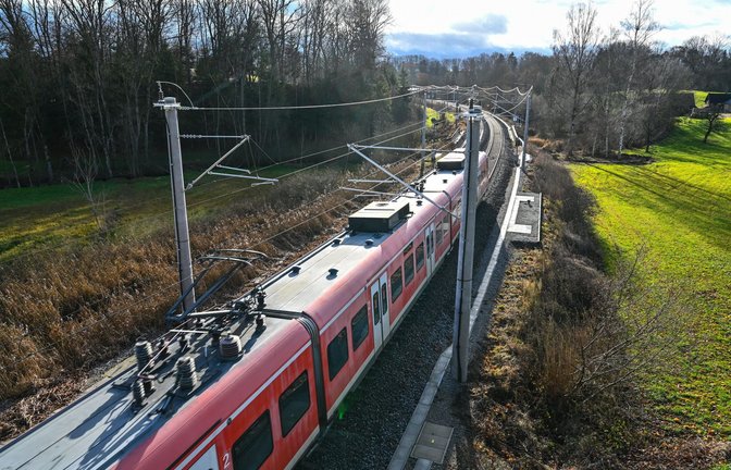Die Südbahn zwischen Ulm und Friedrichshafen ist ein elektrisches Vorzeigeprojekt.<span class='image-autor'>Foto: dpa/Felix Kästle</span>