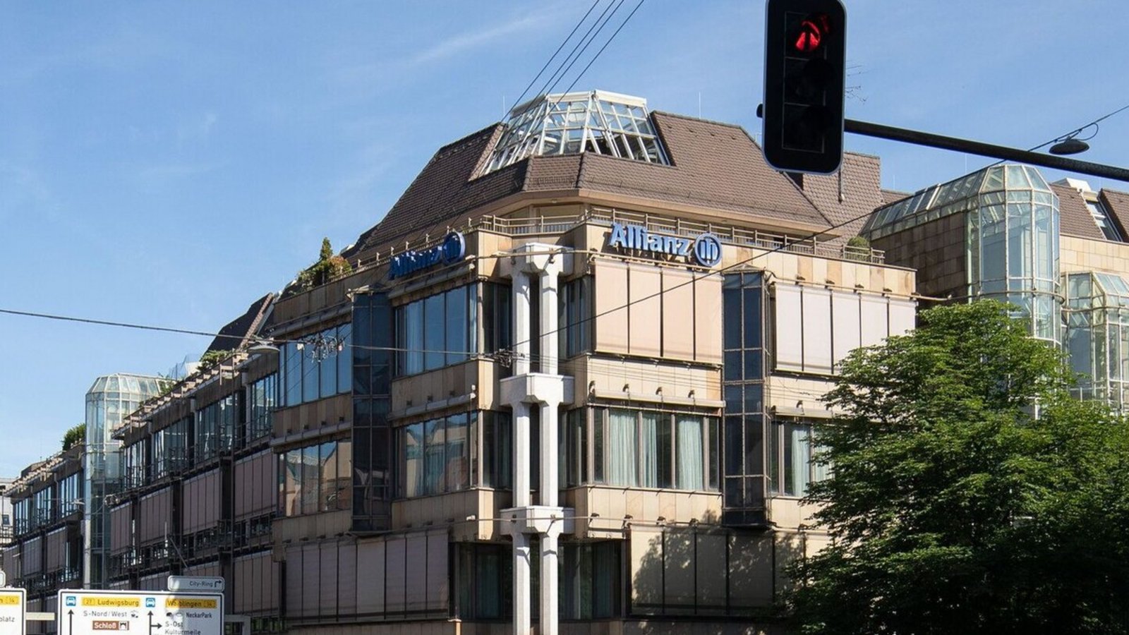 Das Allianz-Gebäude beziehungsweise das Uhland-Carré am Olgaeck wird bis 2031 umfangreich modernisiert.Foto: Lichtgut/Leif Piechowski Das Allianz-Gebäude beziehungsweise das Uhland-Carré am Olgaeck wird bis 2031 umfangreich modernisiert.Foto: Lichtgut/Leif Piechowski