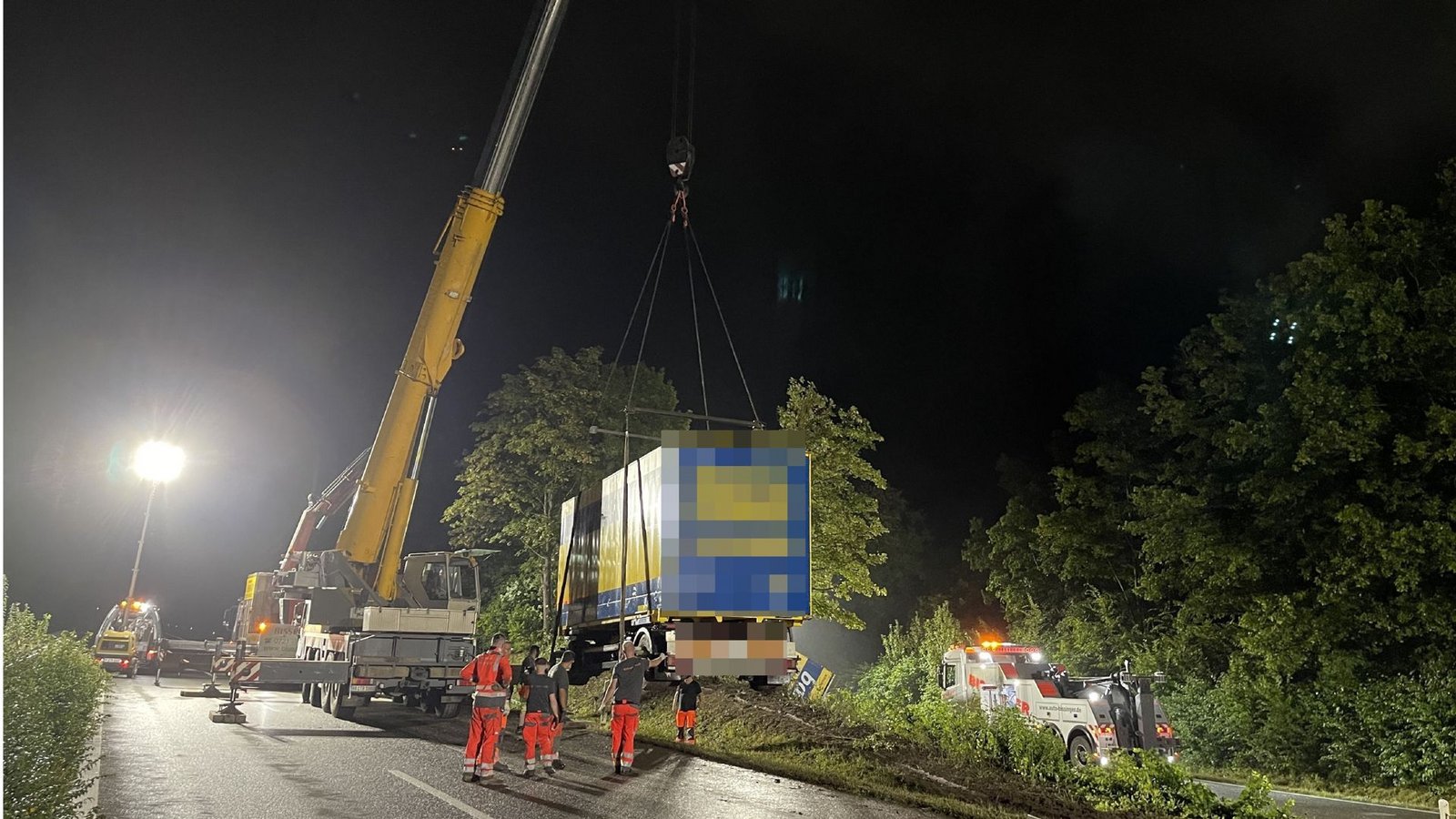... schwerem Gerät geborgen werden.Foto: SDMG/SDMG / Schulz ... schwerem Gerät geborgen werden.Foto: SDMG/SDMG / Schulz
