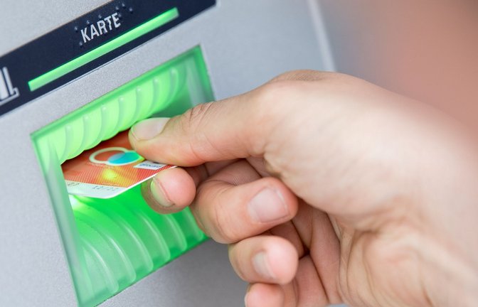 Es gibt immer weniger Geldautomaten.<span class='image-autor'>Foto: Fabian Sommer/dpa</span>
