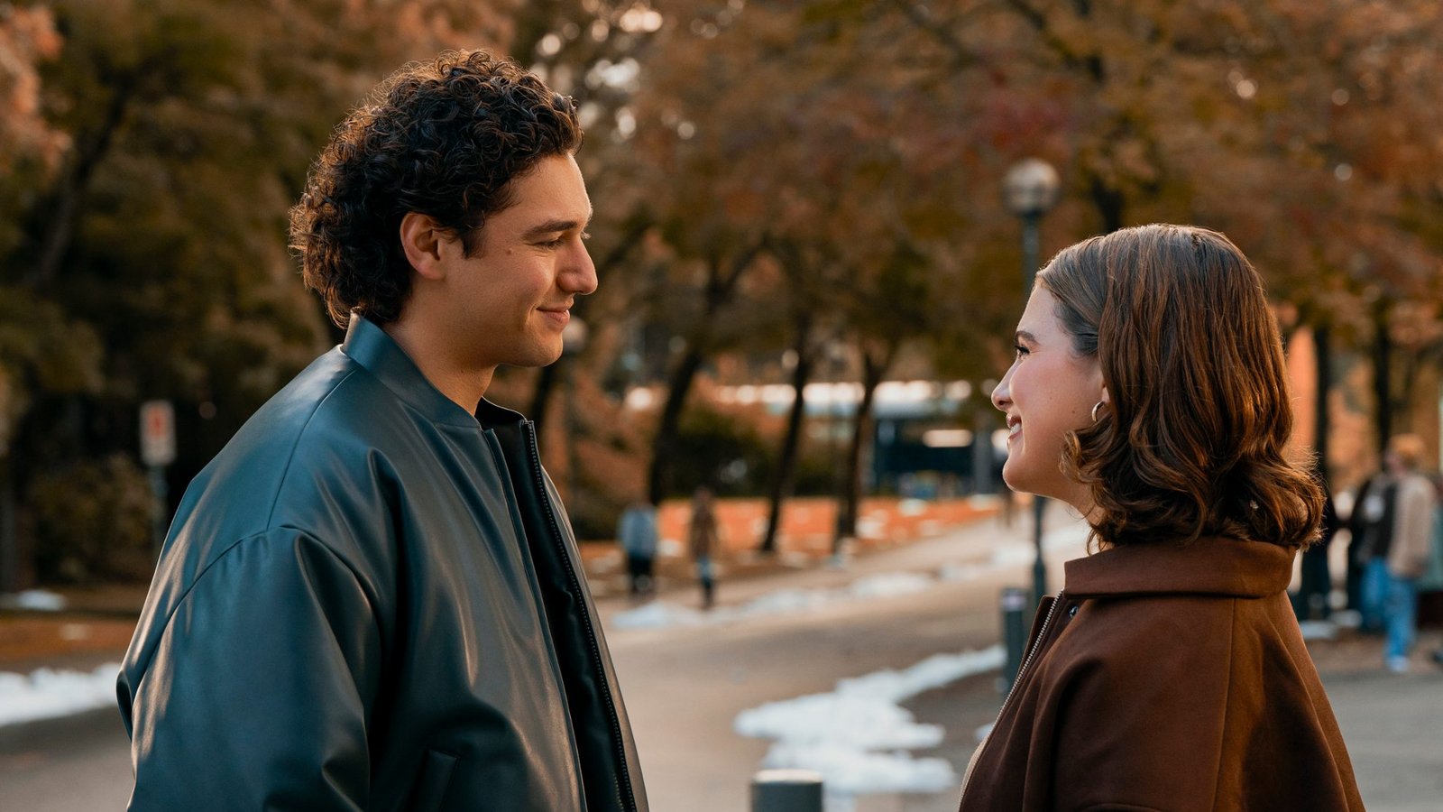 Garrett (Belmont Cameli) und Hannah (Ella Bright) in der 1. Staffel von "Off Campus".Foto: Liane Hentscher/Prime Garrett (Belmont Cameli) und Hannah (Ella Bright) in der 1. Staffel von "Off Campus".Foto: Liane Hentscher/Prime