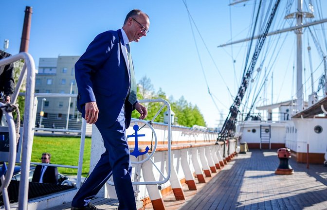 An Bord: Friedrich Merz bei seinem Besuch im finnischen Turku.<span class='image-autor'>Foto: Kay Nietfeld/dpa</span>