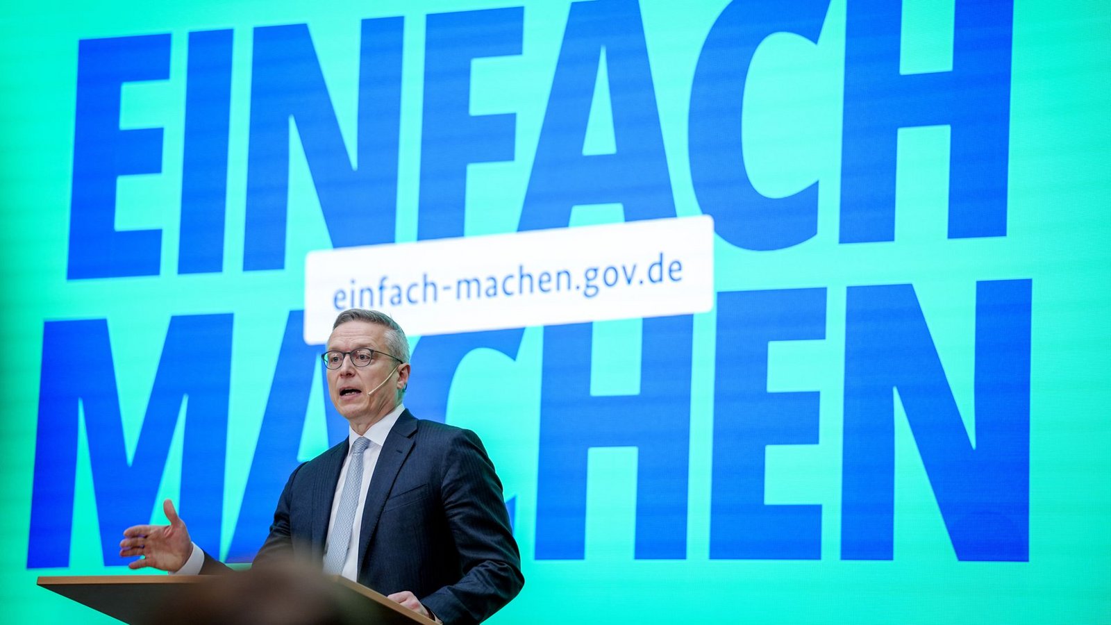 Digitalminister Karsten Wildberger (CDU) kritisiert, dass die Deutschen immer zuerst nach den Risiken fragen.Foto: Kay Nietfeld/dpa