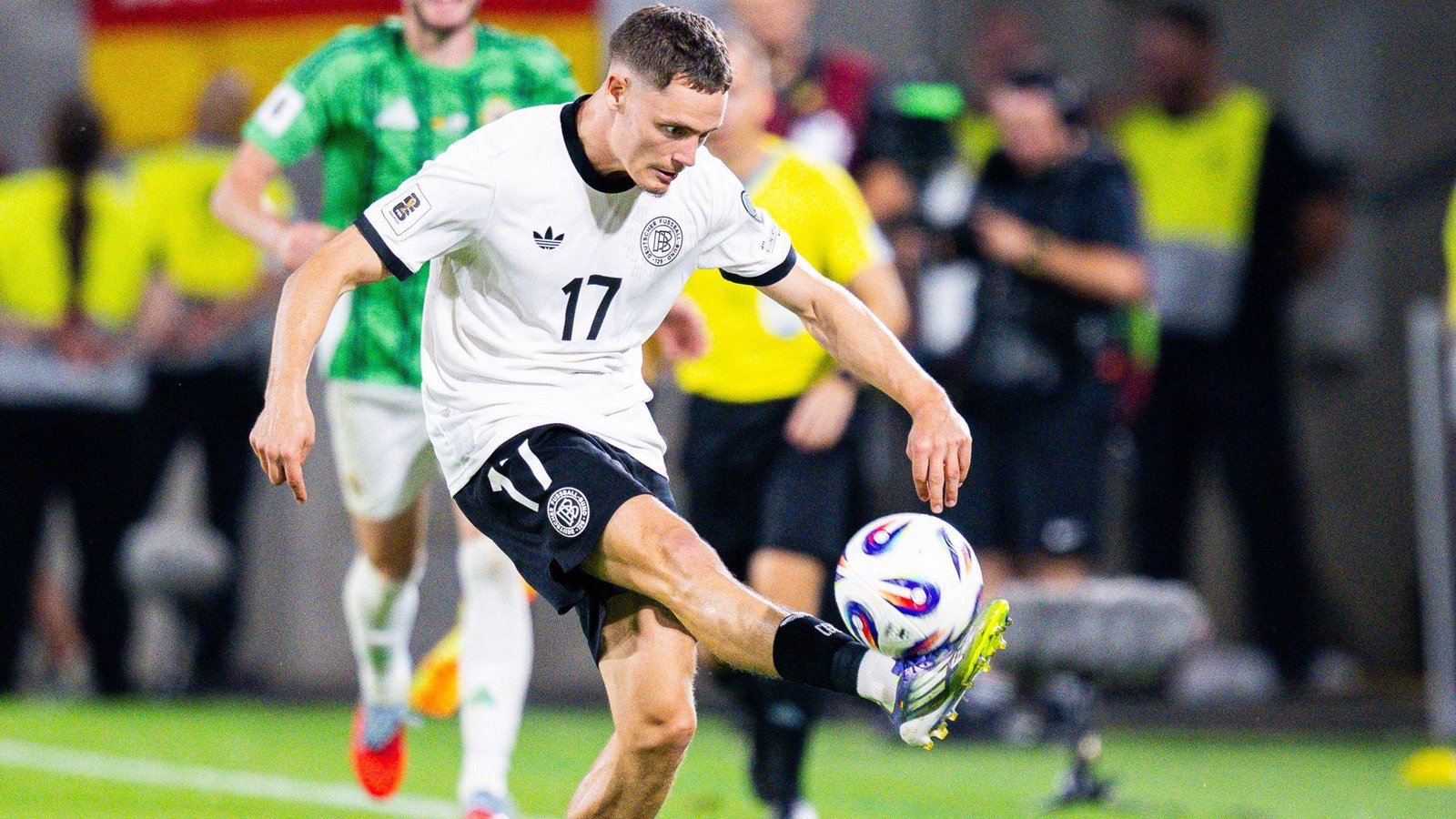 Florian Wirtz (Note 2,5): Der Saisonstart beim FC Liverpool verlief für den ehemaligen Leverkusener eher enttäuschend – im DFB-Dress überzeugte Deutschlands Fußballer des Jahres bei seinem Heimspiel auf der Insel jetzt auch nicht vollends. Dabei sprühte Wirtz vor Tatendrang, war viel unterwegs und spielte etliche kluge Bälle – nur der letzte Tick fehlte. Aber: es war ein Auftritt, der Mut machen sollte.Foto: IMAGO/Noah Wedel
