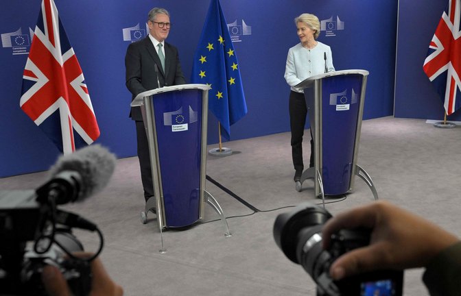 Londons Premier Keir Starmer trifft bei seinem ersten Besuch in Brüssel auf die EU-Kommissionspräsidentin Ursula von der Leyen. Greifbare Ergebnisse haben beide allerdings nicht vorzuweisen.<span class='image-autor'>Foto: AFP/NICOLAS TUCAT</span>