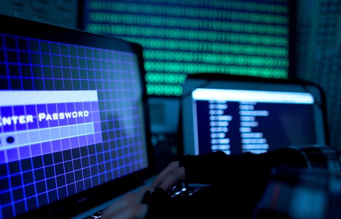 Es gibt zunehmend Straftaten, die digital verübt werden. (Symbolbild)<span class='image-autor'>Foto: dpa/Oliver Berg</span>