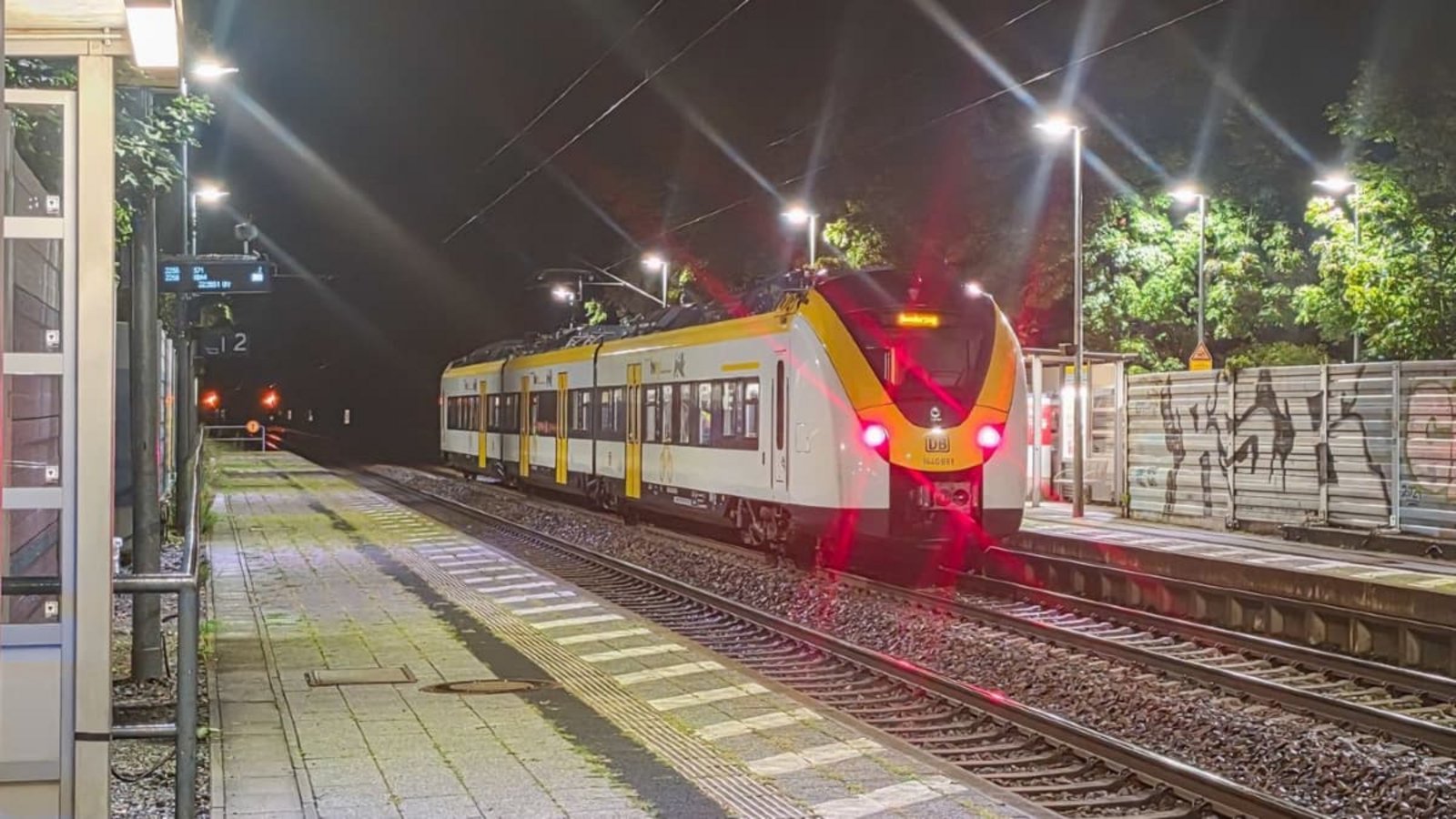 In diesem Regionalzug kam es zu der Prügelei.Melanie Keul/EinsatzReport24 /dpa In diesem Regionalzug kam es zu der Prügelei.Melanie Keul/EinsatzReport24 /dpa