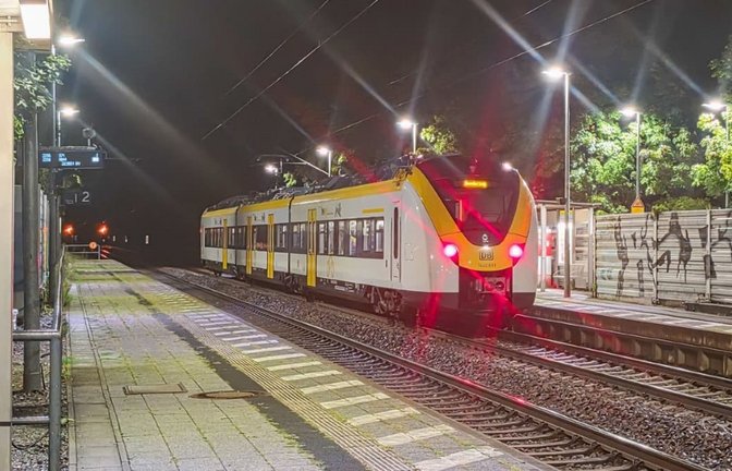 In diesem Regionalzug kam es zu der Prügelei.<span class='image-autor'>Melanie Keul/EinsatzReport24 /dpa</span>