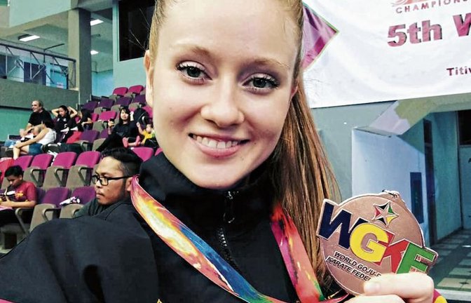 Die Farbe der Medaille hätte nach Meinung von Lena Mayer eine andere sein dürfen. Denn die Leistung beim Goju-Ryu-World-Cup in Kuala Lumpur hat gepasst, sagt die Karateka. Foto: privat