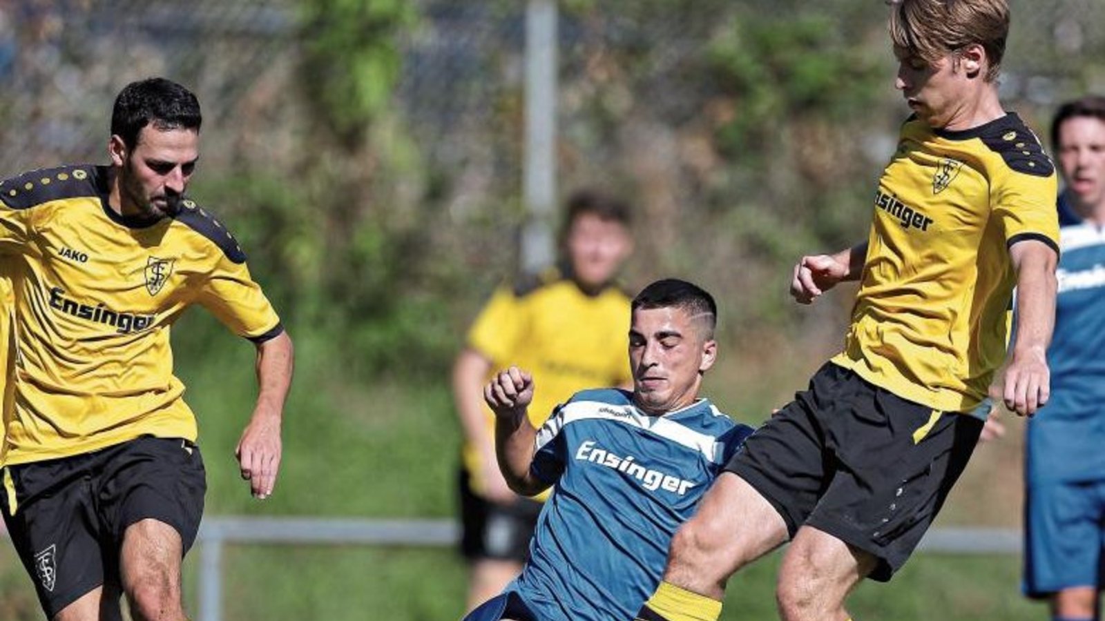 Mit Michael Schmid (links) und Max Lohfink (rechts) hat der TSV Ensingen sich am vergangenen Sonntag einen Kantersieg gegen Gündelbach erkämpft. Jetzt steht das Topspiel an. Foto: Küppers Mit Michael Schmid (links) und Max Lohfink (rechts) hat der TSV Ensingen sich am vergangenen Sonntag einen Kantersieg gegen Gündelbach erkämpft. Jetzt steht das Topspiel an. Foto: Küppers
