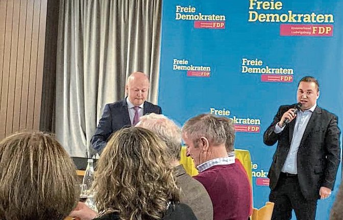 Der Ortsverbandsvorsitzende Kevin Metzger (rechts) begrüßte den den stellvertretenden FDP-Fraktionsvorsitzenden aus dem Bundestag, Michael Theurer, in Sachsenheim.  Foto: p